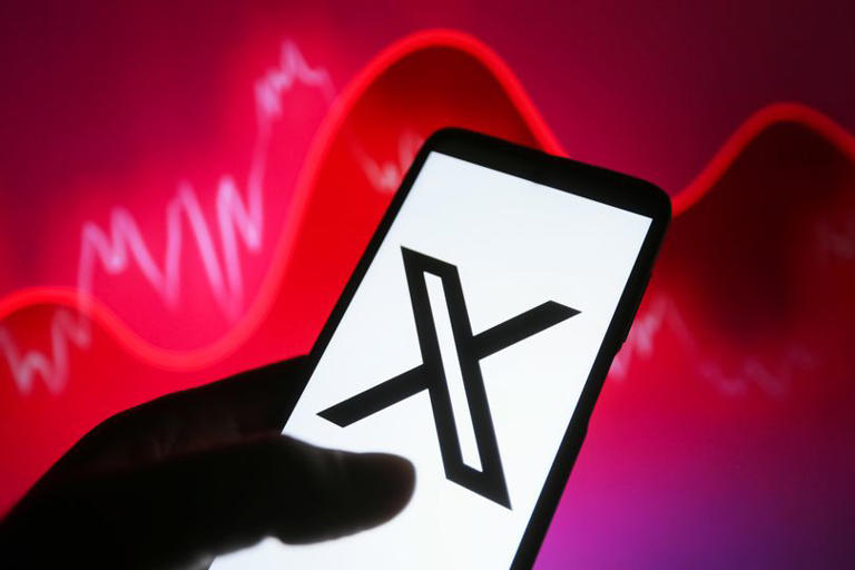 X down worldwide as millions of Twitter users rush to Bluesky after ...