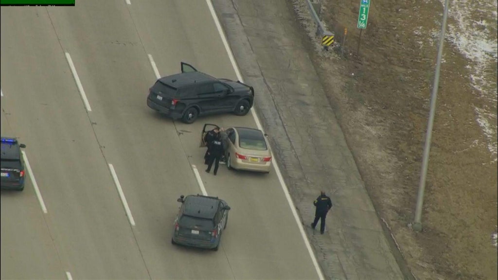 1 in custody after police chase car through north suburbs on I-294, I-94