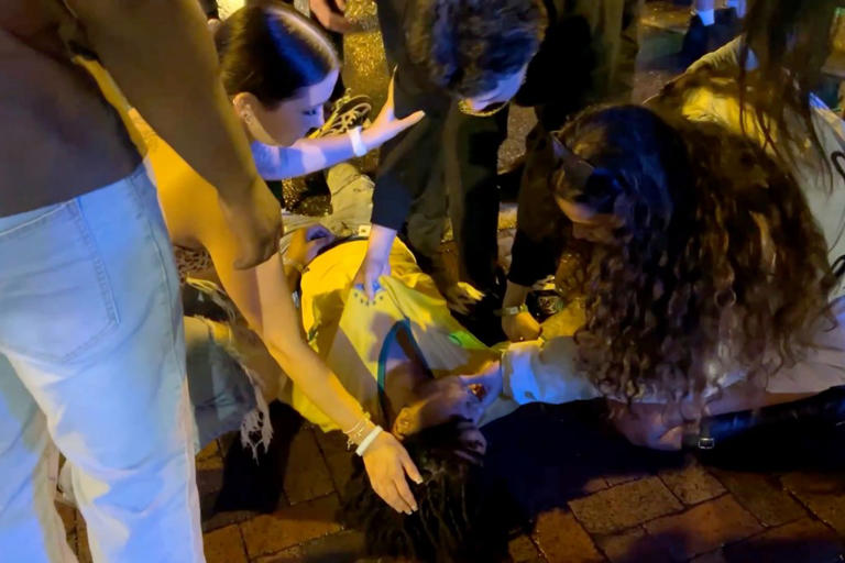 Spring breaker beaten in brawl outside Fort Lauderdale bar, wild video ...