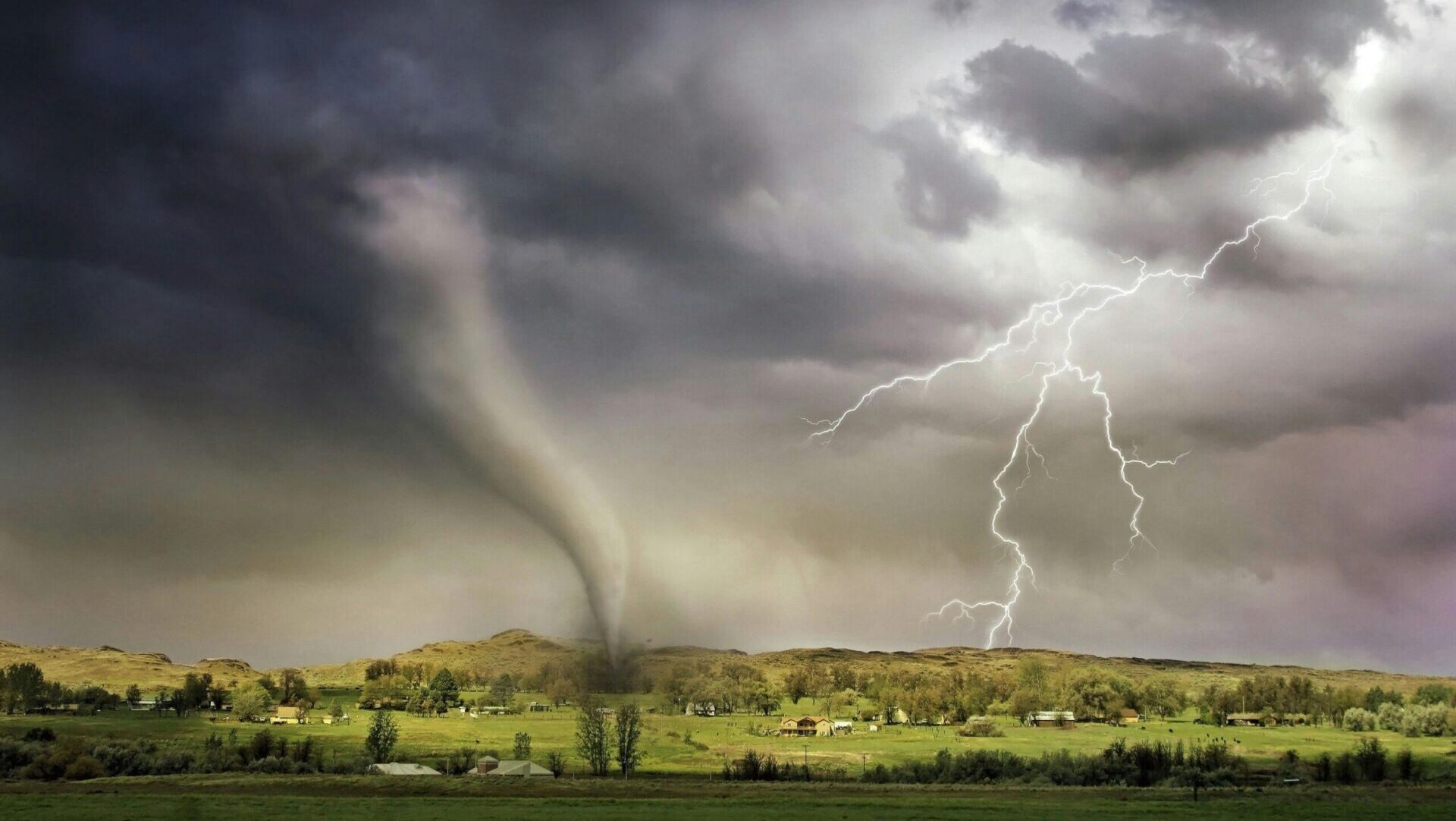 Millions in path of tornadoes and baseball-size hail as severe storms ...