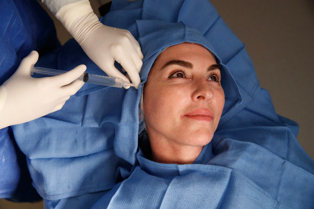 Astonishing image shows half-done facelift — as patients embrace new ...