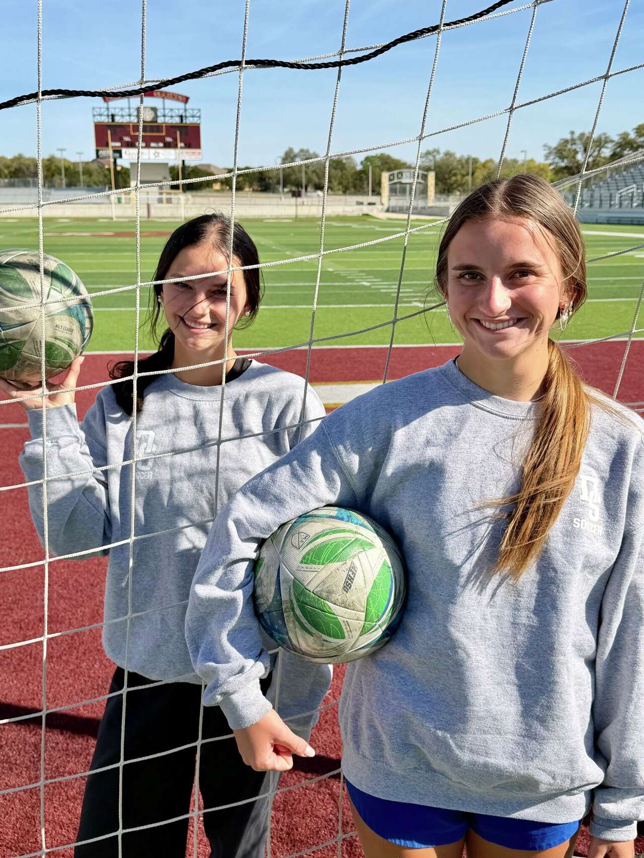Family ties bind Shea Sisson, Lily Ruff as Dripping Springs seeks state ...