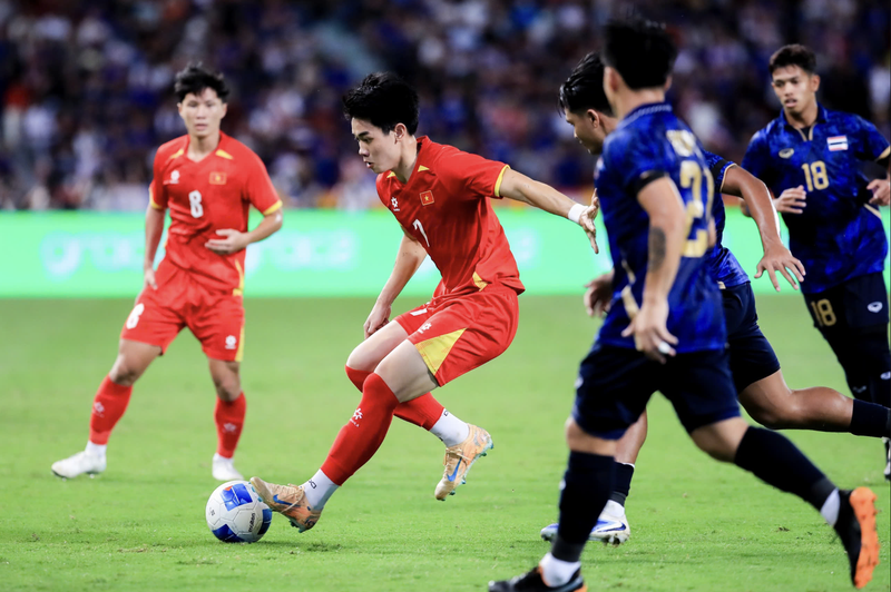 Nguyễn Đình Bắc: Từ sân bóng trường làng đến nhà vô địch Đông Nam Á