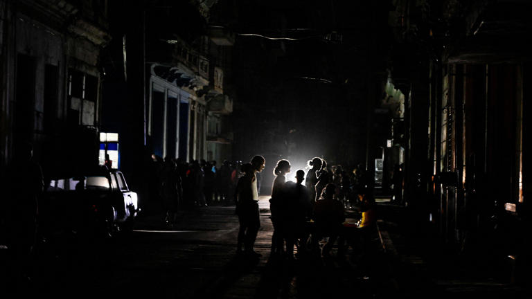 Cuba vive uma crise econômica e energética agravada pelo recrudescimento das sanções impostas pelos Estados Unidos