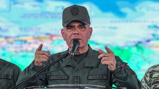 Chavista histórico e leal a Maduro, ministro da Defesa da Venezuela é demitido por Delcy Rodríguez após quase 12 anos no cargo