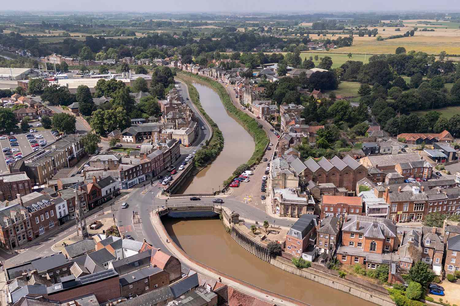 Body of missing girl found after car carrying 5 plunges into river