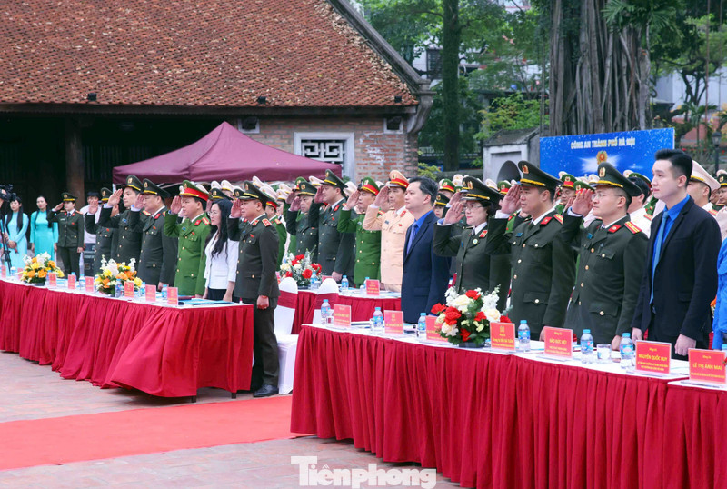 Tuyên dương 10 gương mặt trẻ Công an Thủ đô xuất sắc tiêu biểu