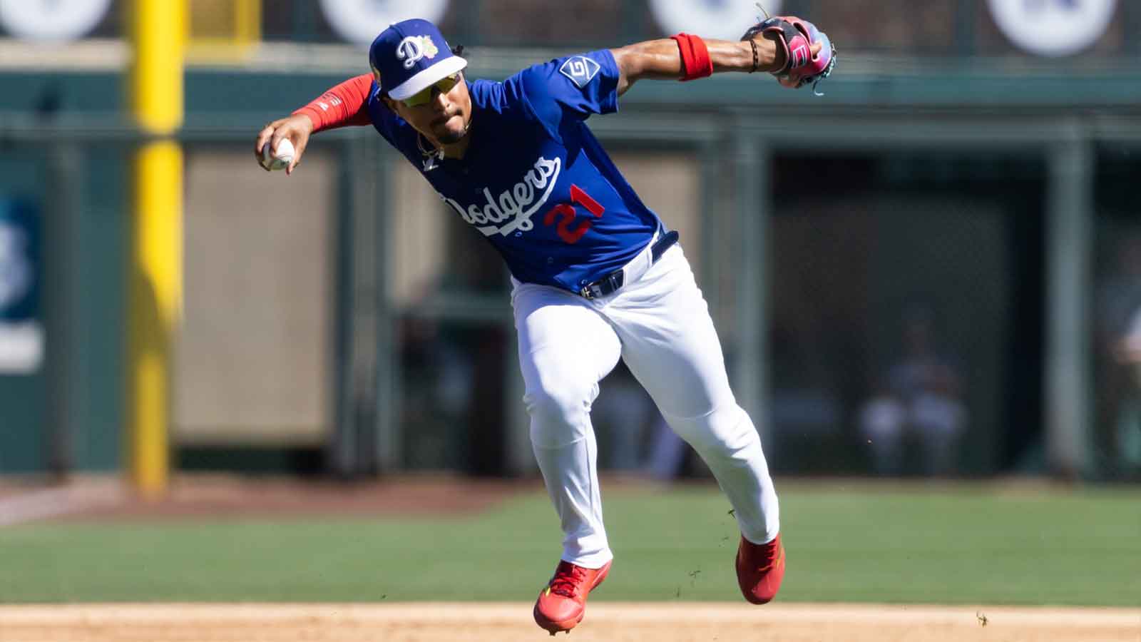 Dodgers make Santiago Espinal Opening Day roster decision<br>
