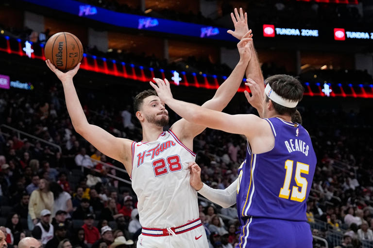 Doncic drops 40, James adds 30 as Lakers stretch their streak to 7 with ...