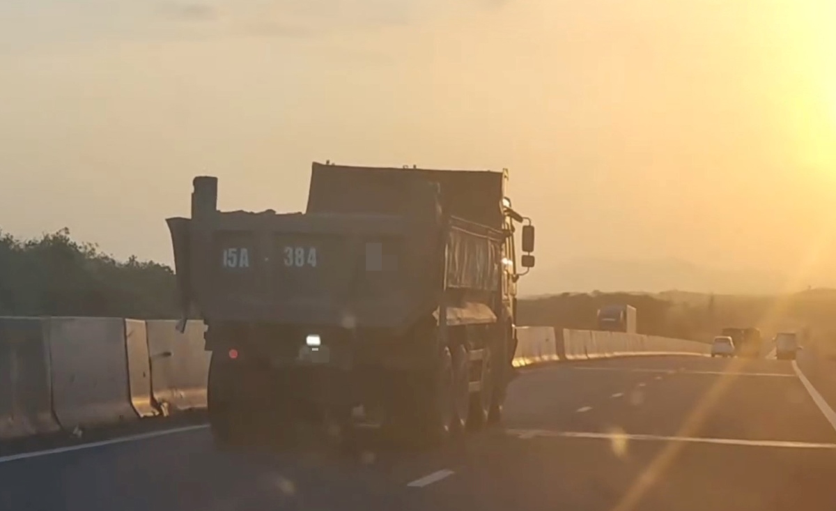 Xử phạt xe ben chạy sai làn trên cao tốc Phan Thiết - Dầu Giây