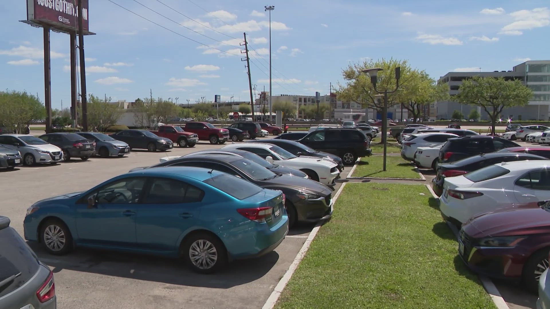 Parking attendant shot in leg during dispute at lot near Houston ...