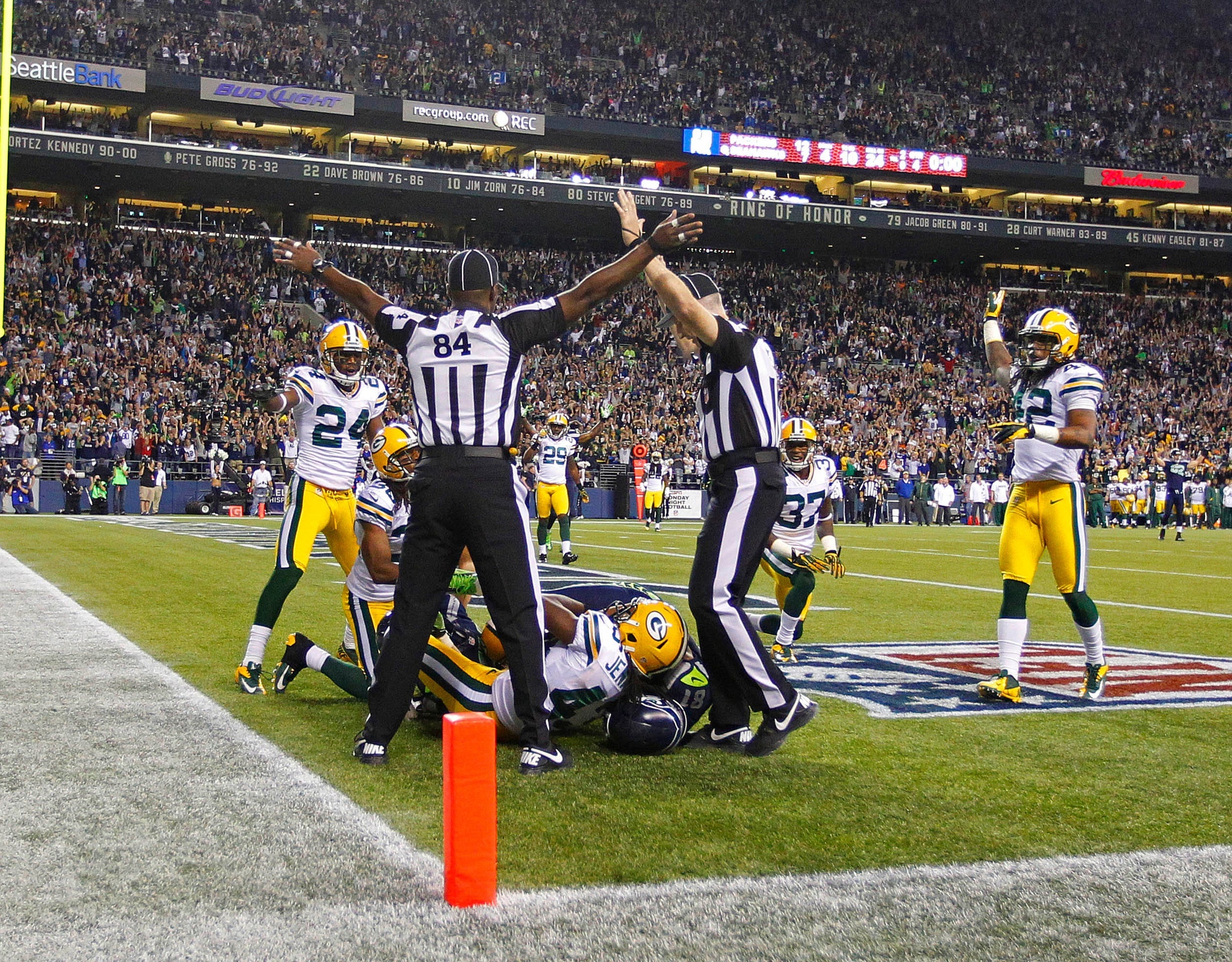 NFL could be bringing back disastrous 'replacement refs'