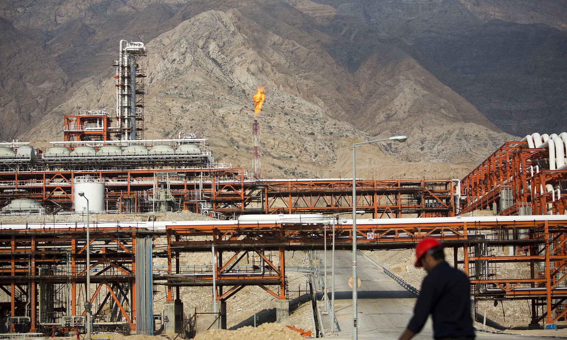 Oil price soars and stocks slump as Iran vows revenge over gas field attack