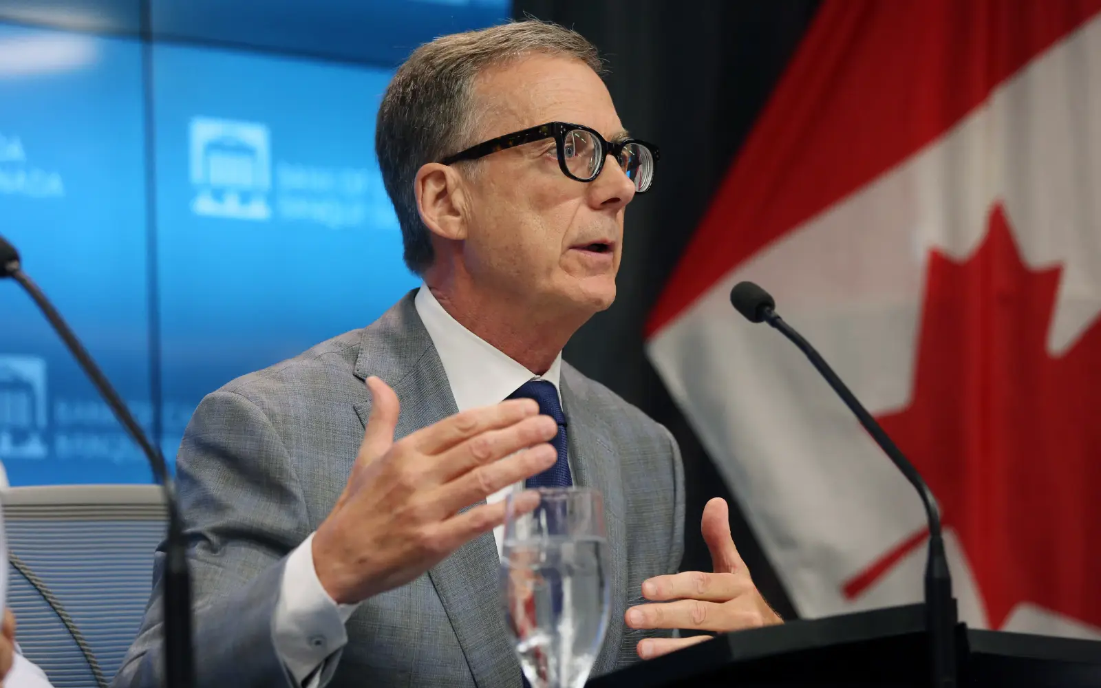Canadian central bank holds rate steady, says war will raise inflation