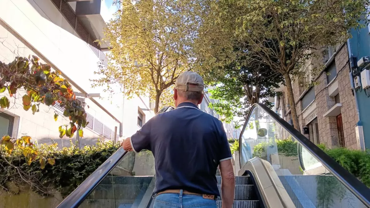Años de averías en las escaleras de Maestro Clavé: los vecinos de La ...