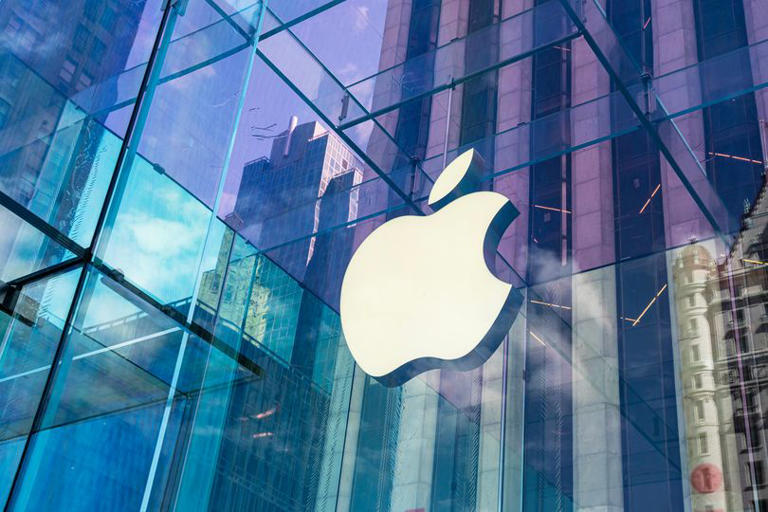 Apple issues urgent update warning to iPhone users after hacking ...