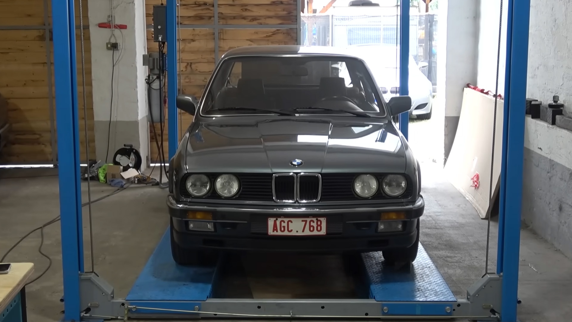 Bringing a neglected classic BMW E30 back to life