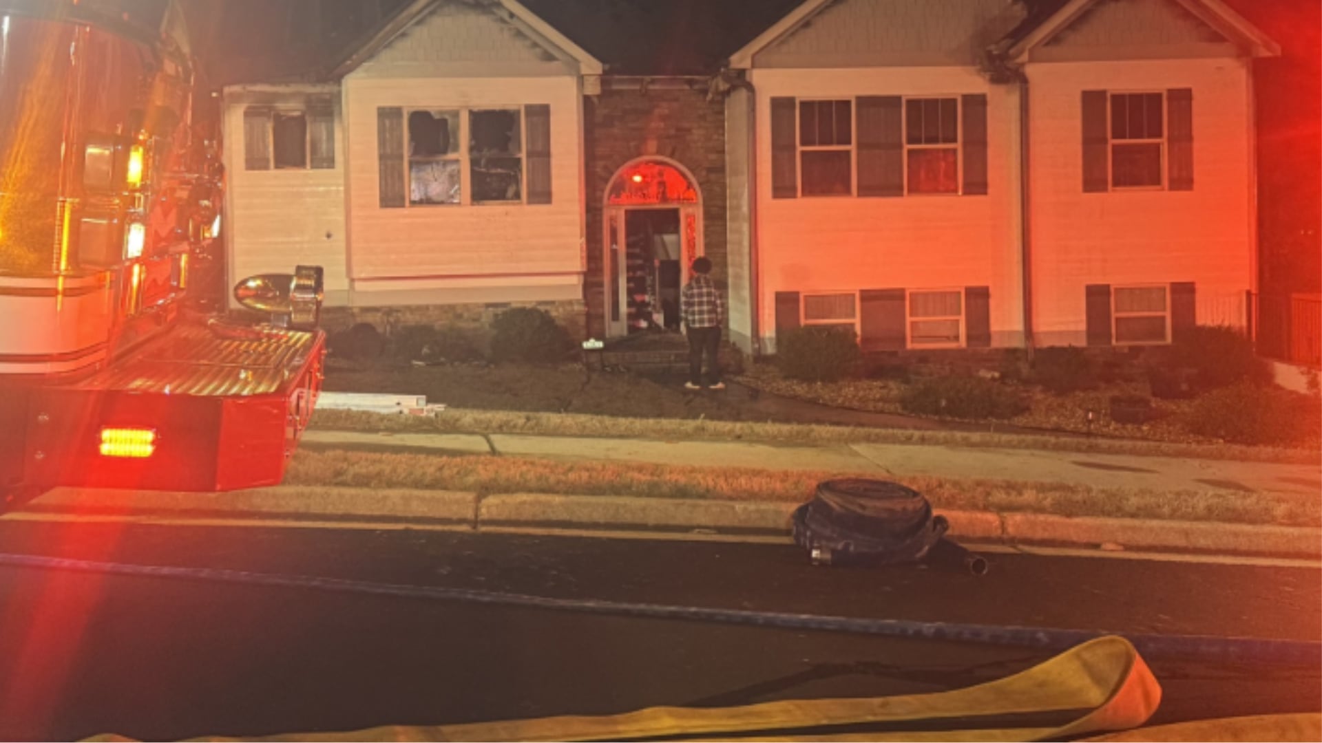 Family escapes early morning house fire in Douglas County