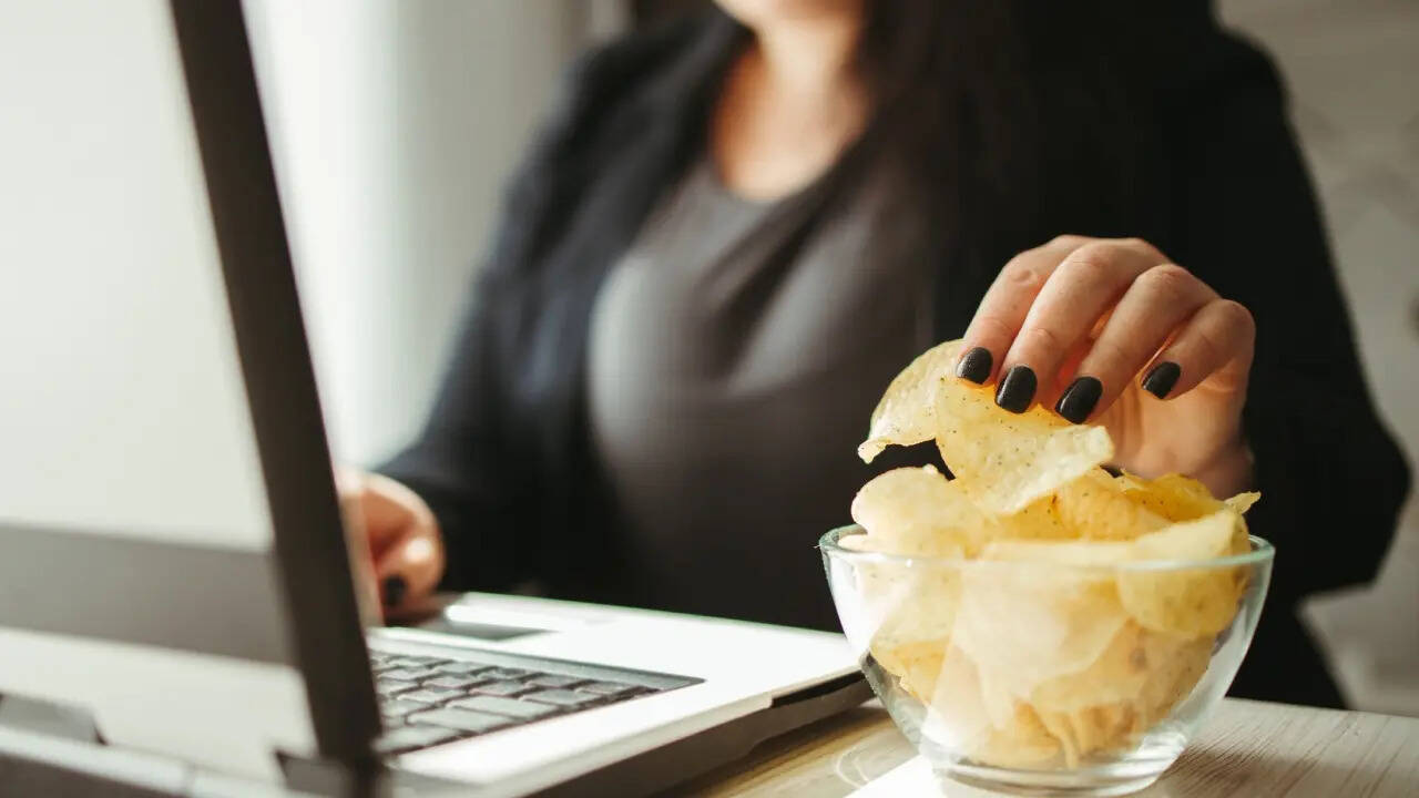 Shocking! Eating one whole pack of chips daily raises stroke risk by 67 ...