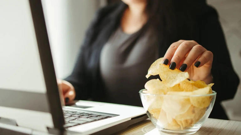 Shocking! Eating one whole pack of chips daily raises stroke risk by 67 ...