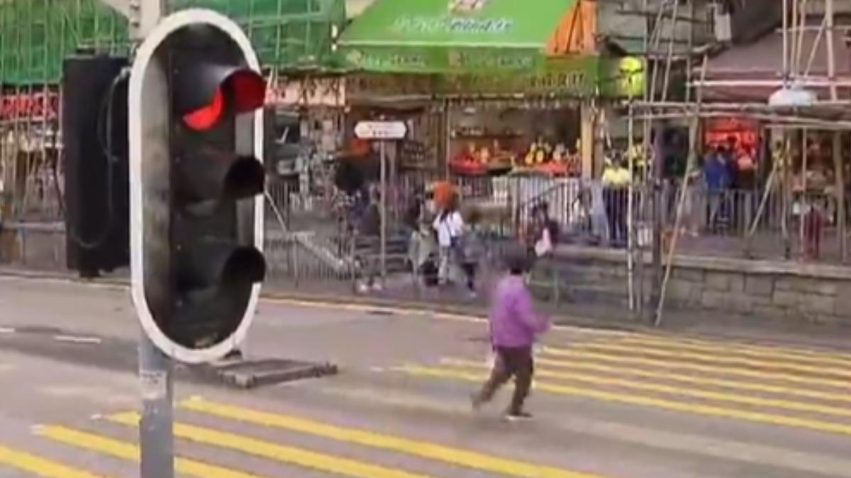 影音／赴港注意! 行人闖紅燈直接開罰 最高8100元「不給警告」