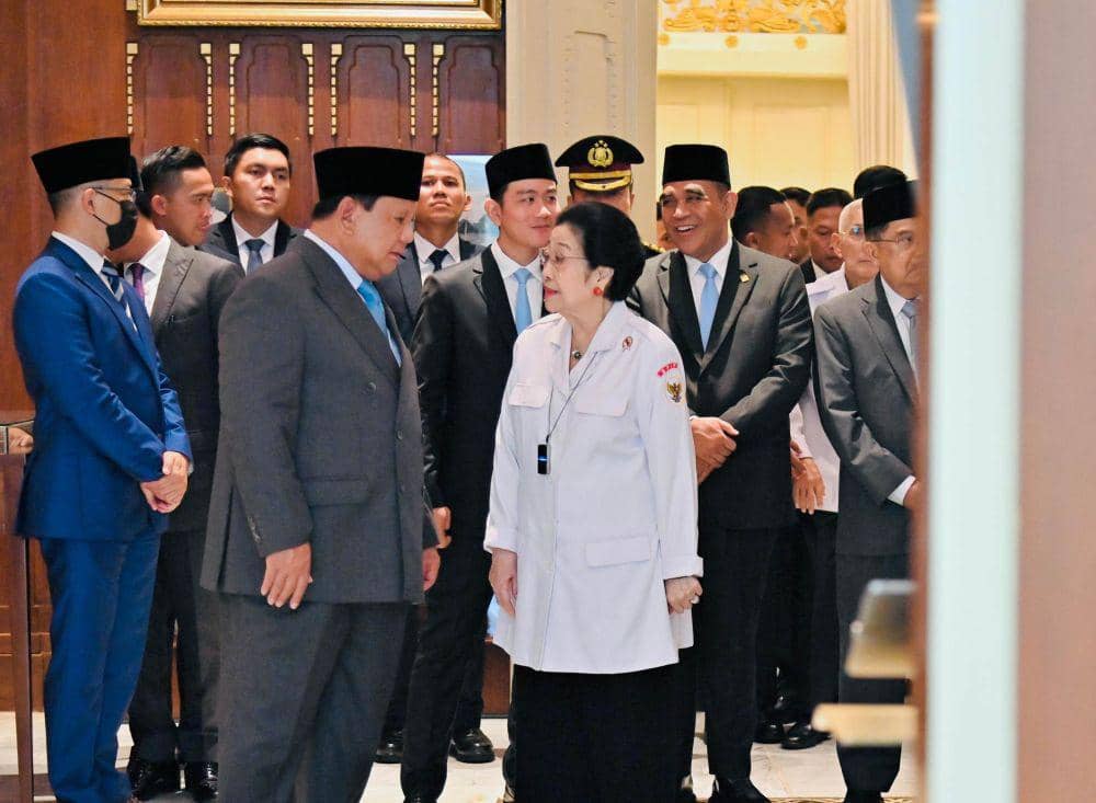 Momen Prabowo Subianto bersama Megawati Soekarnoputri dan Gibran Rakabuming Raka (dok. Setwapres)