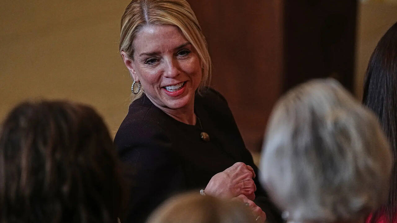 Democratic lawmakers exit Justice Department briefing on Epstein files ...
