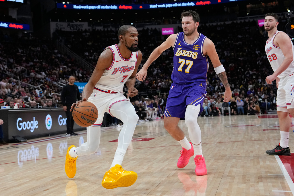 Doncic drops 40, James adds 30 as Lakers stretch their streak to 7 with ...