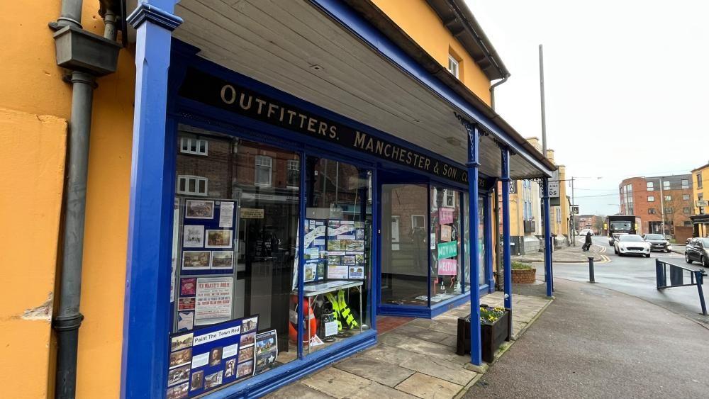 Structural issues delay bid to sell former bar<br>