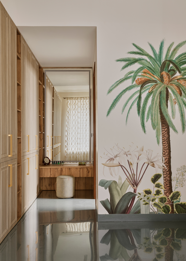 5 closet decluttering tricks that professional organizers actually say ...