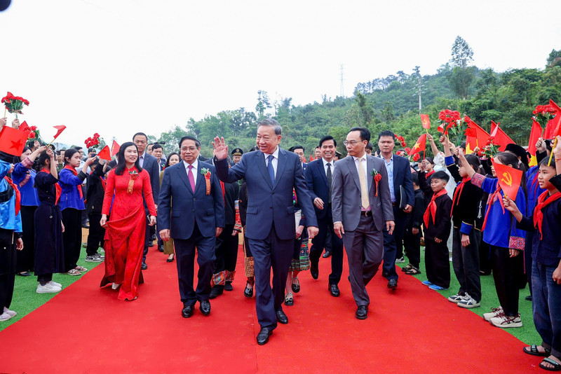 Tổng Bí thư Tô Lâm: Trường nội trú biên giới phải là 'nơi gieo con chữ, ươm mầm ước mơ'