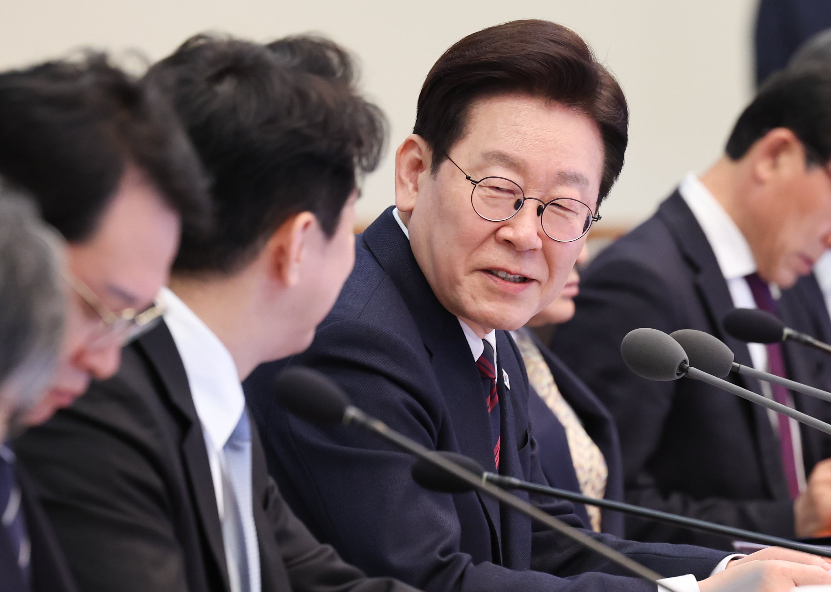 President Lee Jae Myung stresses 'war supplementary budget' speed ...