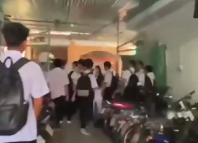 Nam sinh lớp 11 bị đánh hội đồng phải nhập viện cấp cứu