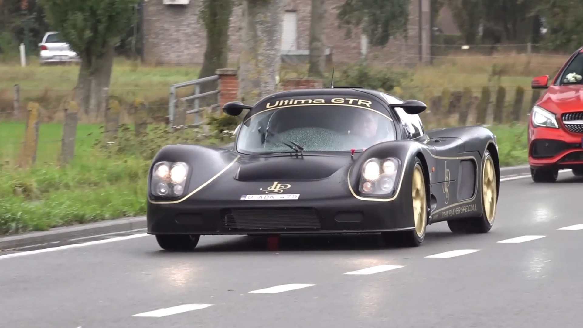 Ultima GTR rare : vitesse sur route ouverte