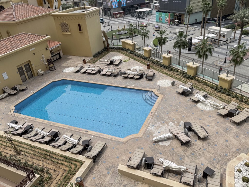 Dubai is now just a 'ghost town' of empty sun-loungers and pools