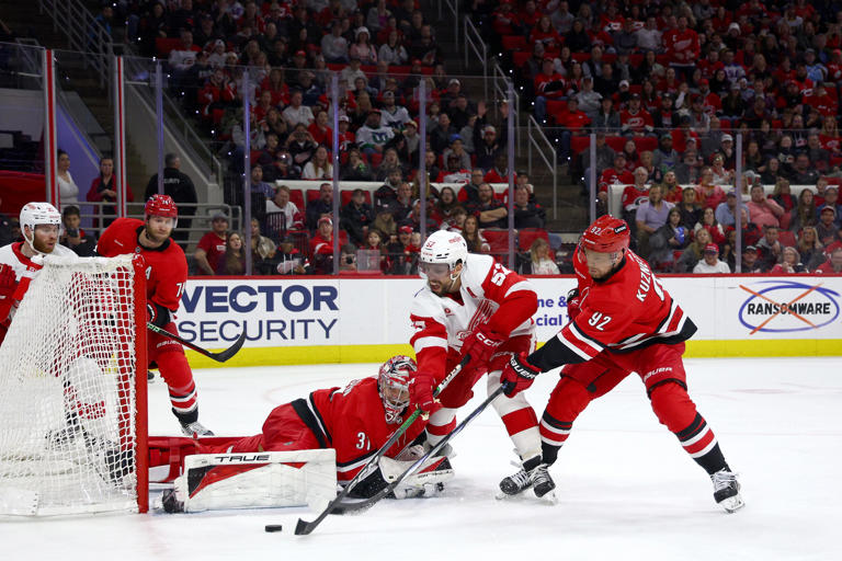 David Perron returned early for Red Wings, with his "whatever-it-takes ...