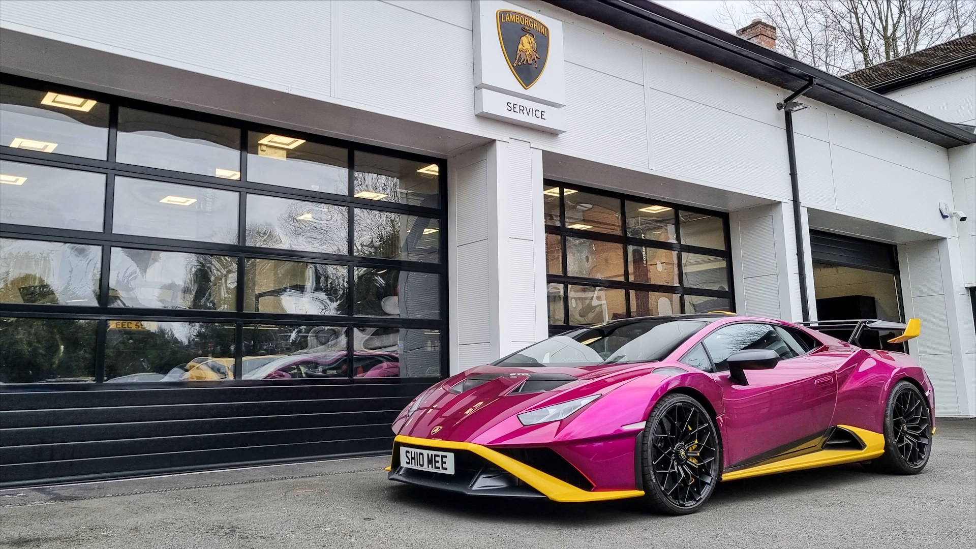 Lamborghini Huracan STO outside official service center