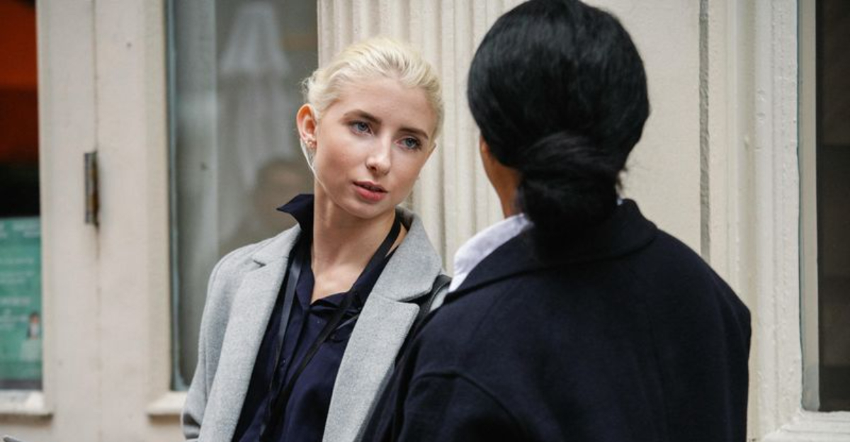 9 Sneaky Things Female Narcissists Do When They're Jealous of You