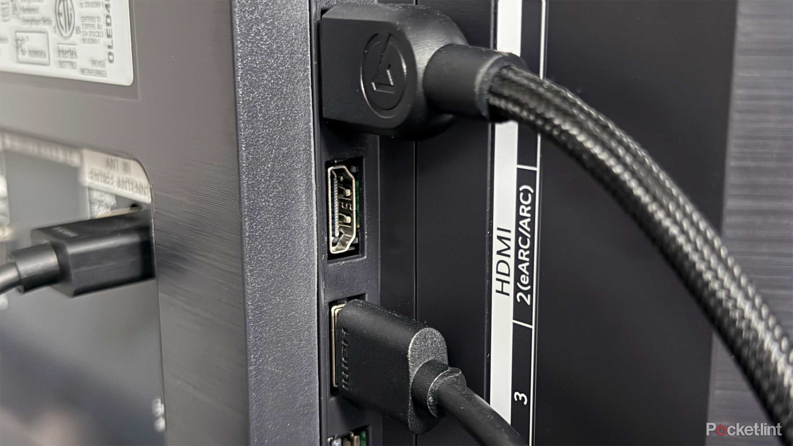 HDMI eARC port empty on TV.