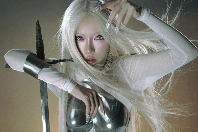 Đòn bất ngờ của Phùng Khánh Linh