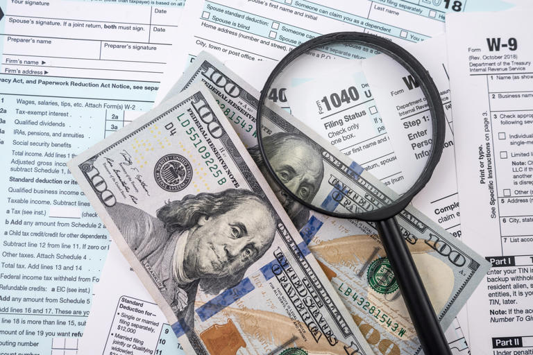 Penalty for filing taxes late in 2026: What to know