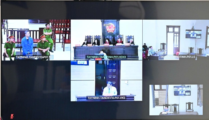 Rủ 2 người nhậu mà kéo đến 6 người, nói đông quá chắc tốn tiền nữa thì bị đâm chết