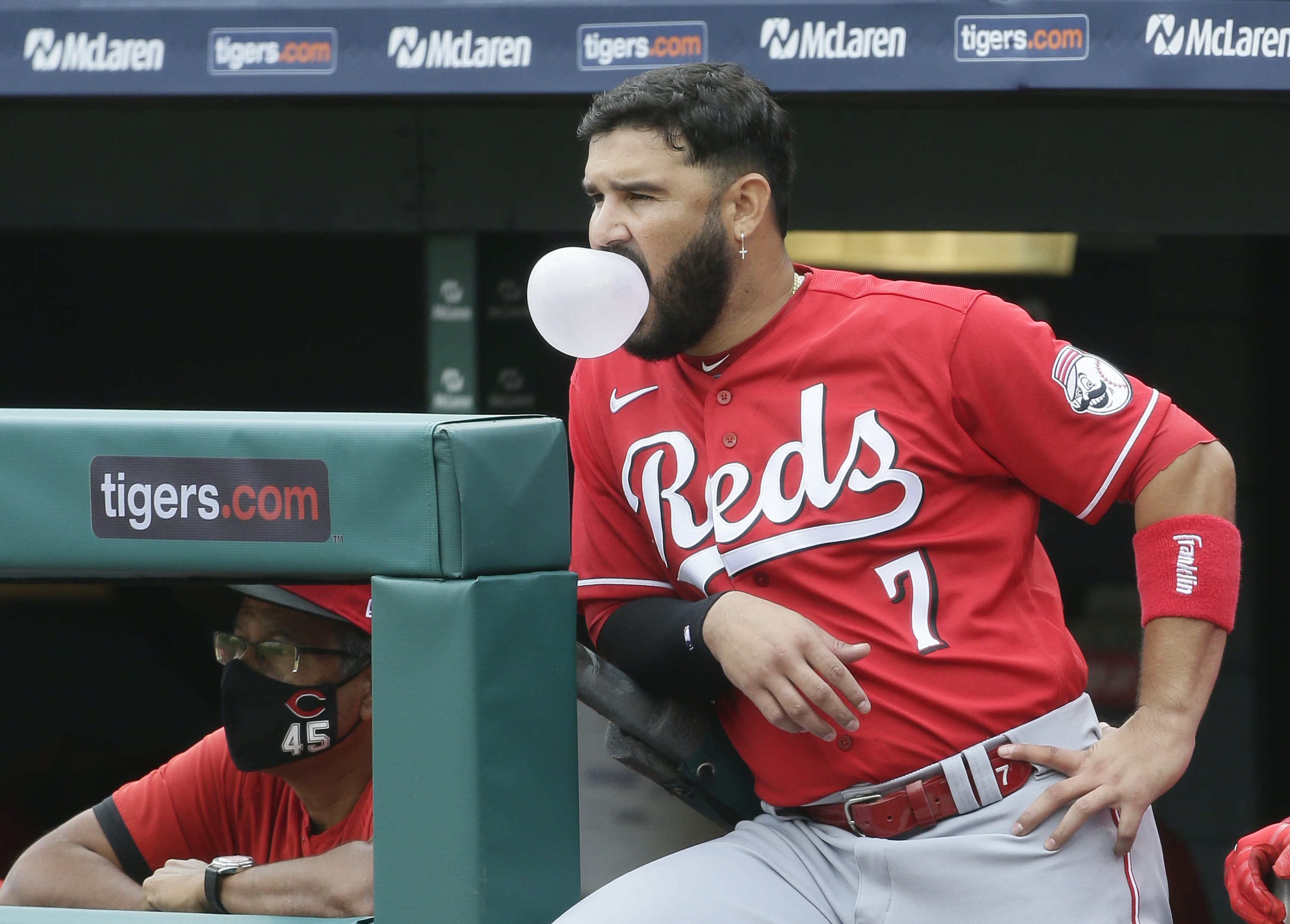 Eugenio Suárez returns to Reds lineup against Cubs