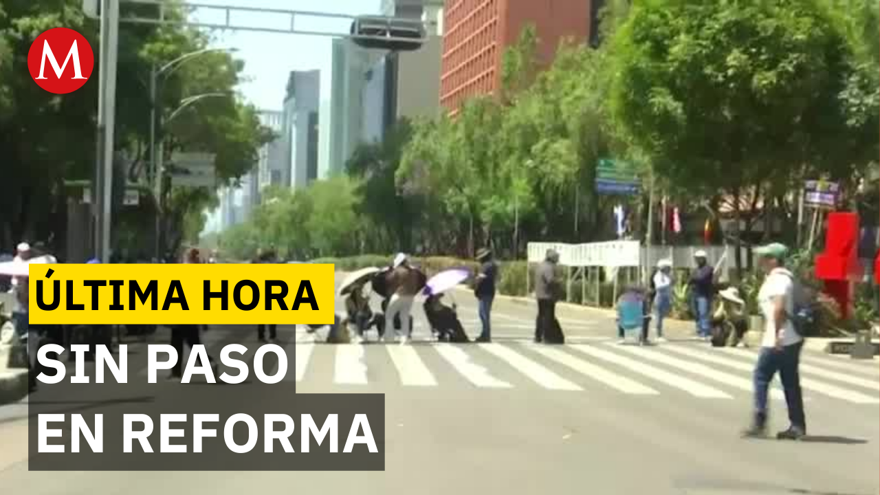 Maestros de la CNTE bloquean el paso en Paseo de la Reforma, CDMX