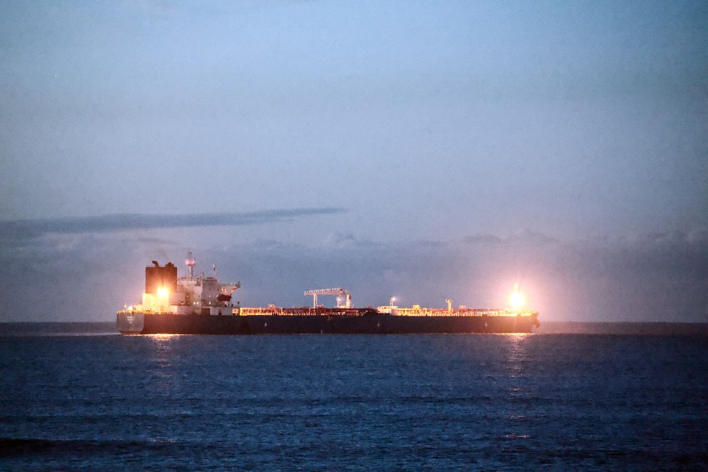 Russian oil tankers near Cuba despite ban