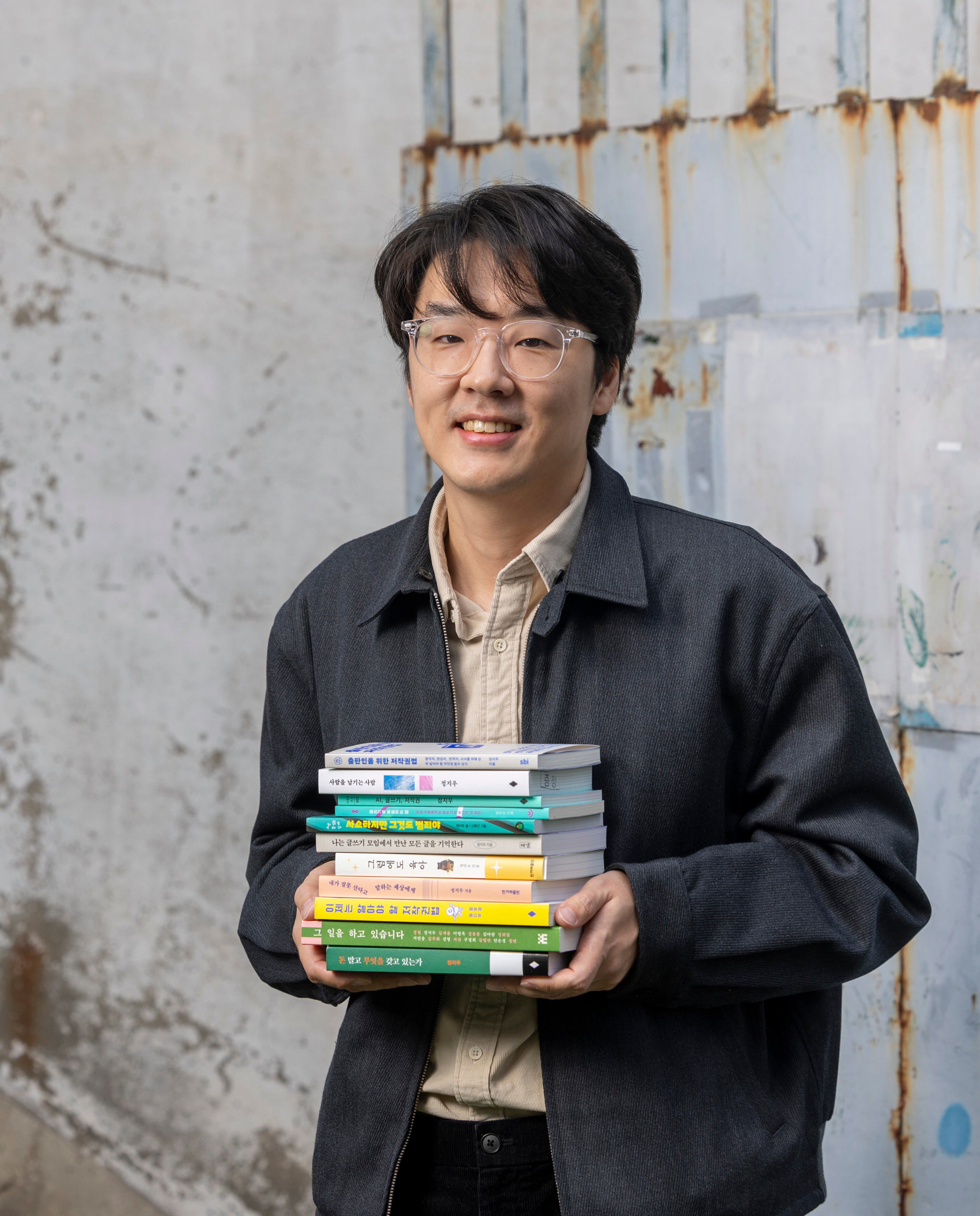 Lawyer Jung Ji-woo publishes 22 books through daily Facebook writing