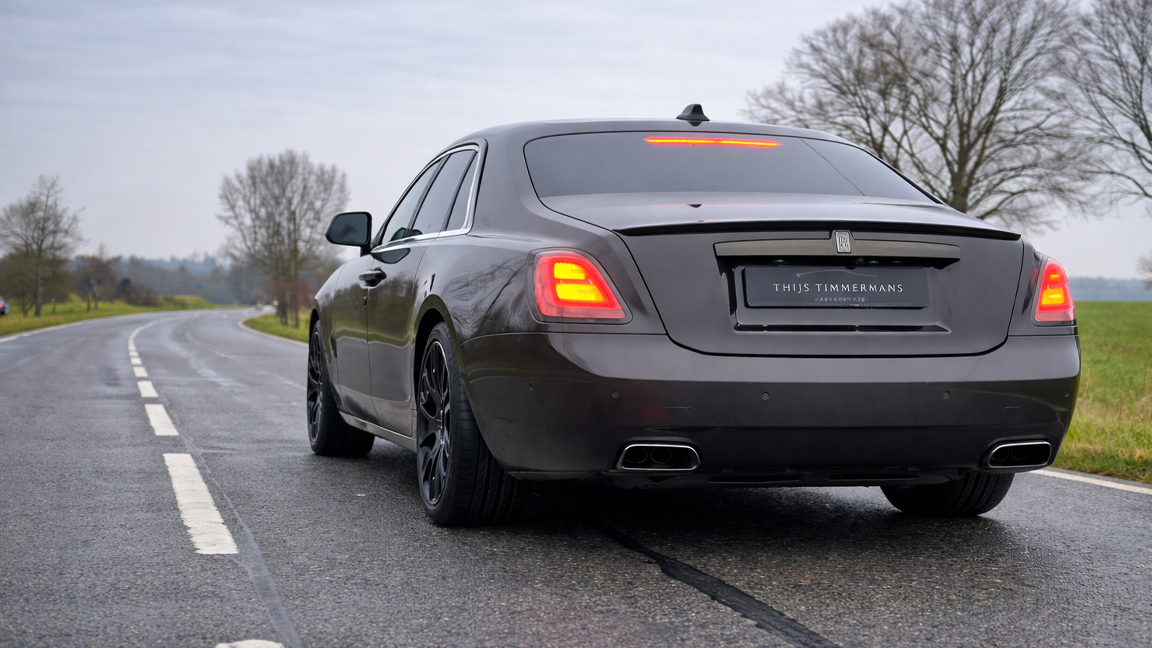 A Rolls-Royce pushed to top speed on Autobahn