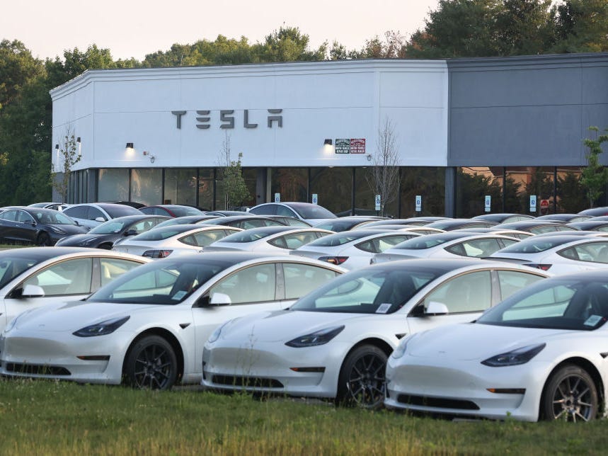 UBS cuts Tesla Q1 delivery estimate and says concerns are growing that ...