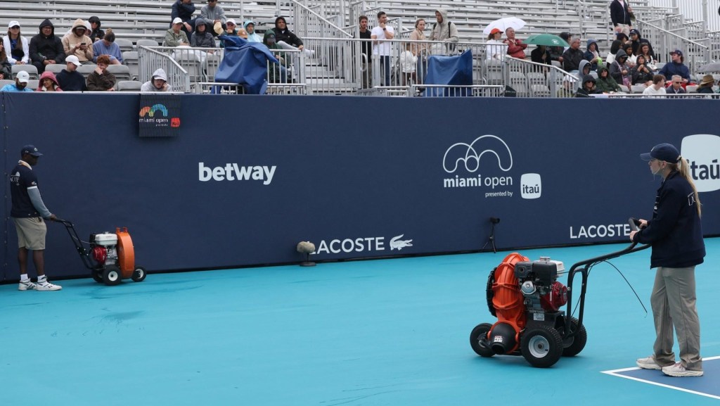 Miami Open shuffles match schedule due to heavy rain