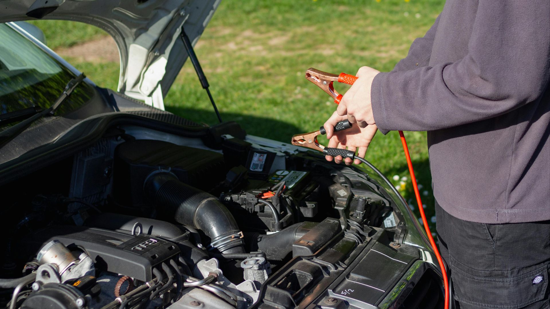 20 signs your car battery is about to leave you stranded
